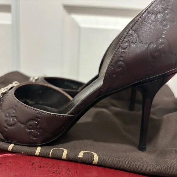 Gucci Brown Leather Heels with Decorative Chain - Picture 5 of 9